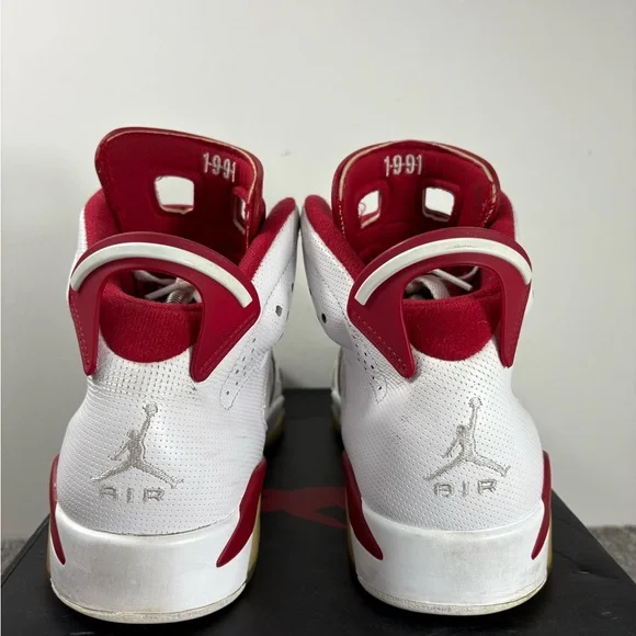 Jordan 6 alternate size 10 pre-owned display picture 3